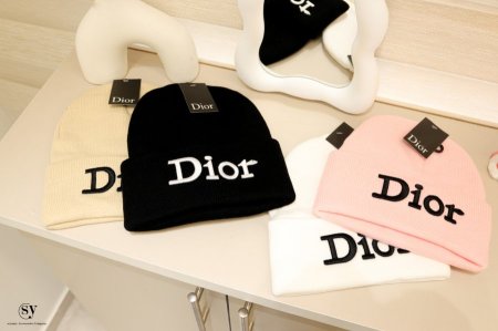 طاقية Dior